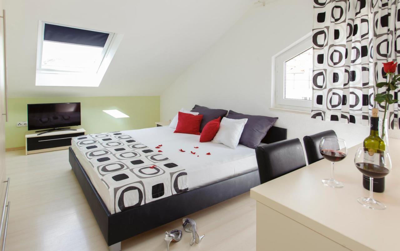 Room In Bb - Delightfull Room For 2 Promajna Exteriör bild